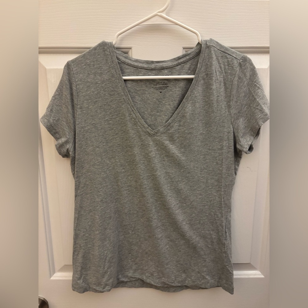 🎆3 for $15 Banana Republic Gray Timeless tee Short Sleeve V Neck T-Shirt